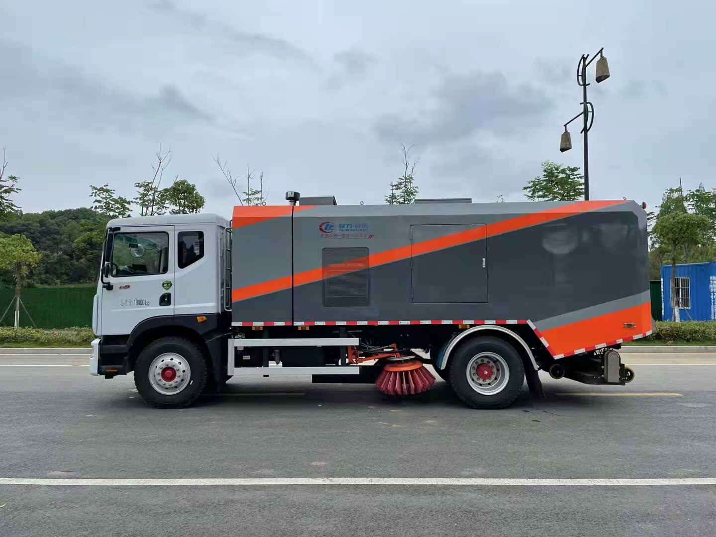 東風(fēng)D9后置滾掃干濕兩用銑刨吸塵車