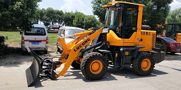 裝載機加裝推雪鏟 鏟車除雪車（價格9-12萬）