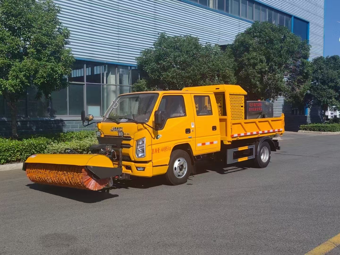 藍牌江鈴多功能掃雪融雪一體車